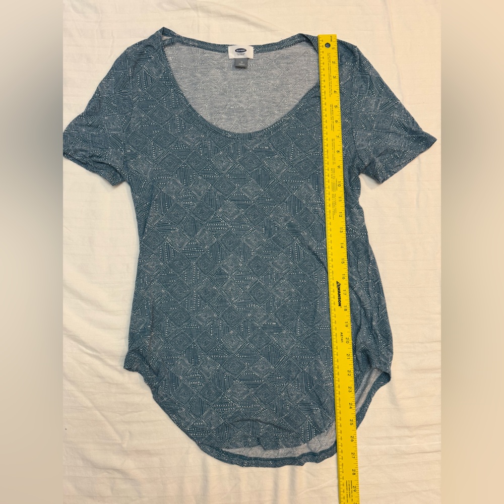 Old Navy Blue and White Patterned Short Sleeve Top